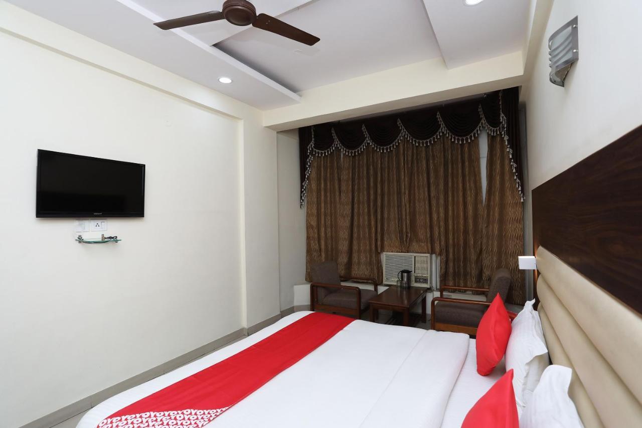 Oyo 30068 Hotel Kesar Palace Kanpur Room photo